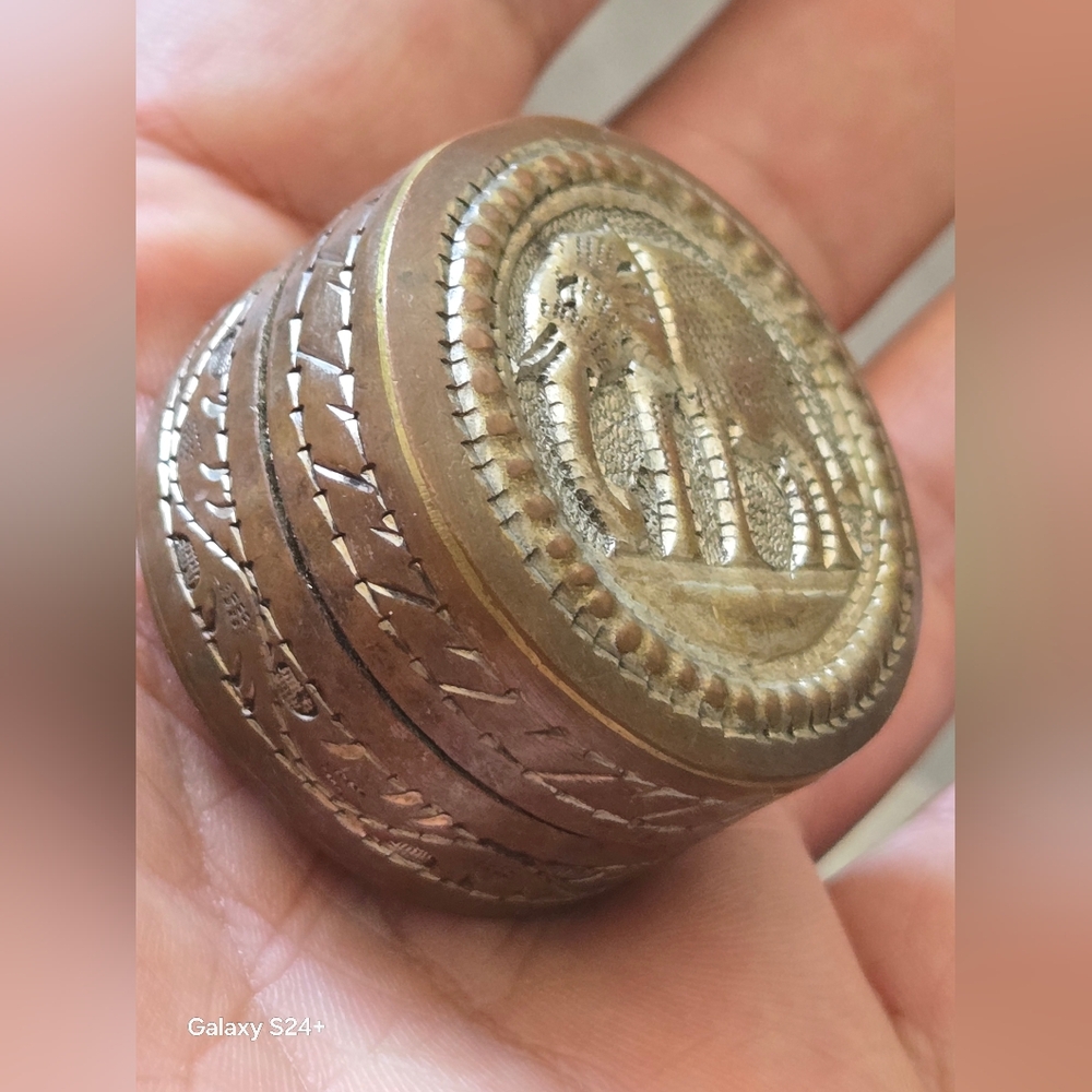 Vintage Petit Boite COMBODIA A Priser Ronde Detaillee Elephant